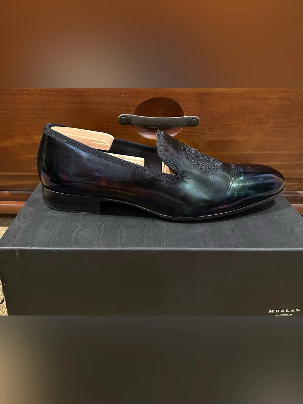 Mezlan Platinum Black Slip On Loafers Embroidered Crest 11.5